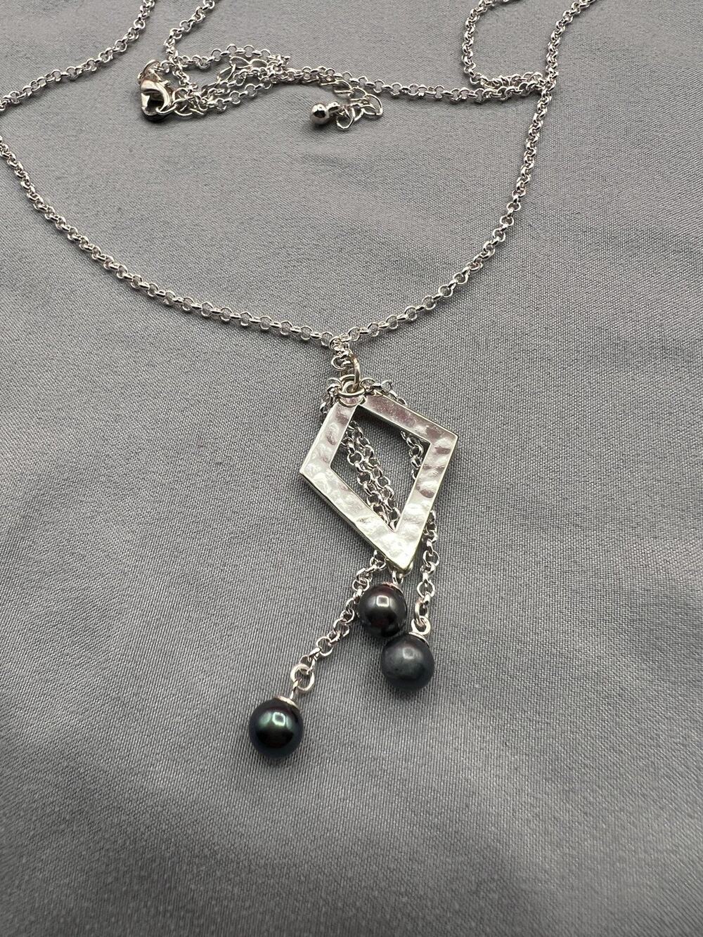 Vantel Pearls Sterling Silver Necklace 3 Black Pearls 3 Of Diamonds